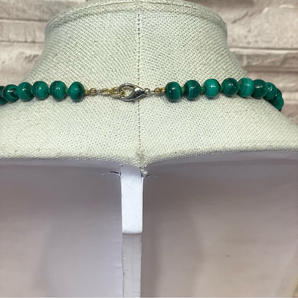 Beautiful Malachite Gemstone Knotted Vintage Gradient Beaded 20” Necklace - Picture 5 of 7